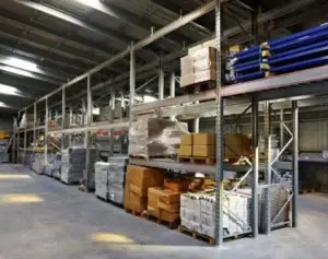 Profi kovové regály do skladu - certifikované a odolné řešení