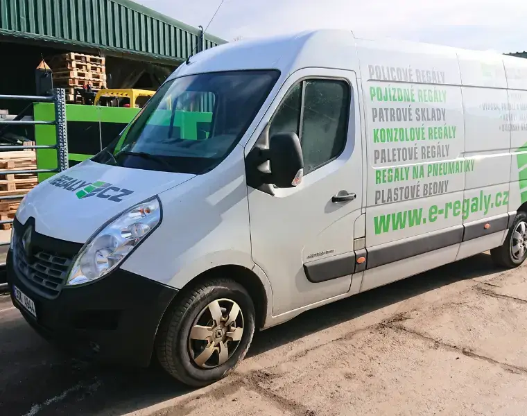 Firemní dodávka E-regály.cz pro dopravu regálů a kovového nábytku Firemní dodávka E-regály.cz pro dopravu regálů a kovového nábytku