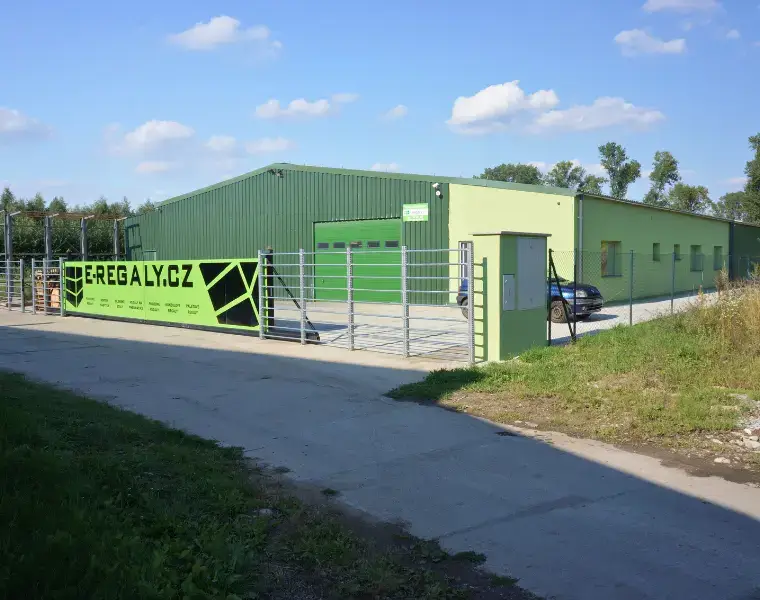E-regály.cz - budova firemního skladu regálů a kovového nábytku