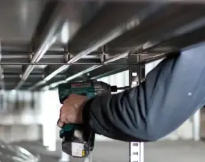 Odborná montáž skladových regálů