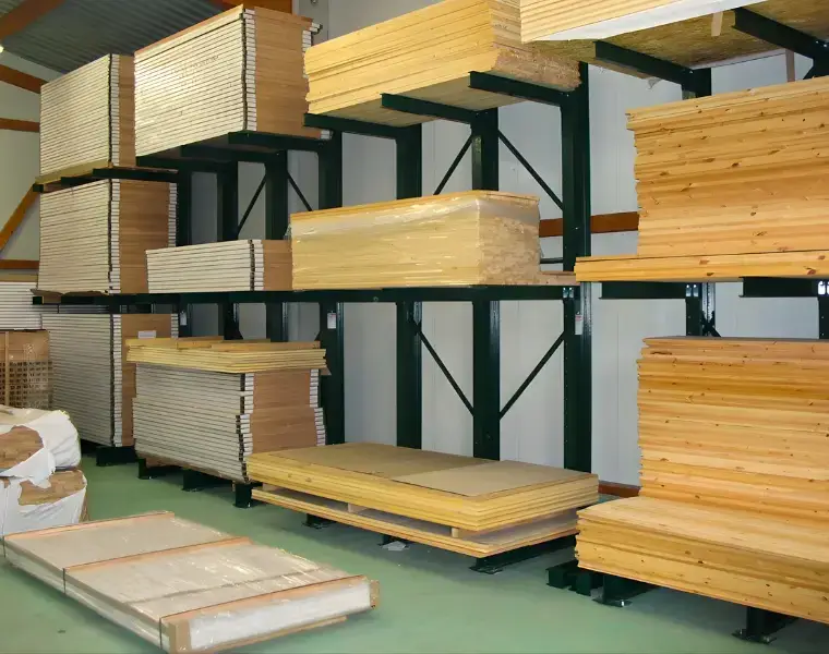 Konzolové regály pro skladování deskového materiálu