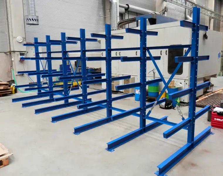 Lakované konzolové regály na míru do skladu, výroby i dílny