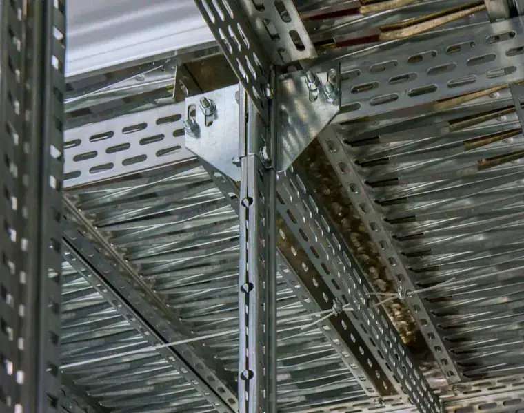 Patrový sklad - detail konstrukce a podlahy | Eregaly.cz