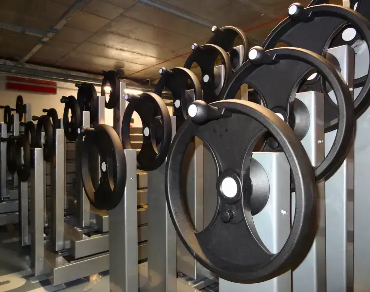 Podvozky s volanty pro posuvné policové regály do archivu, skladu nebo knihovny | E-regaly.cz