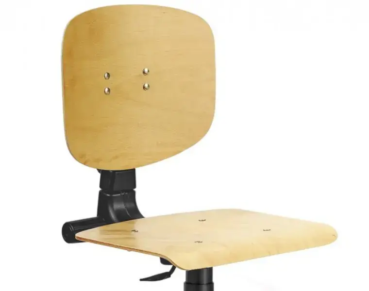 Průmyslové židle - detail sedáku z bukové překližky