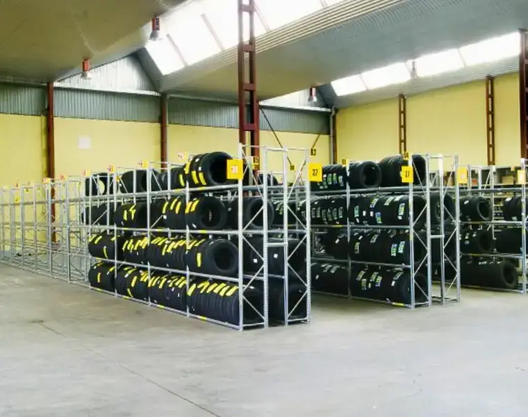 Profi regály na pneumatiky vhodné pro pneuservisy a sklady pneumatik